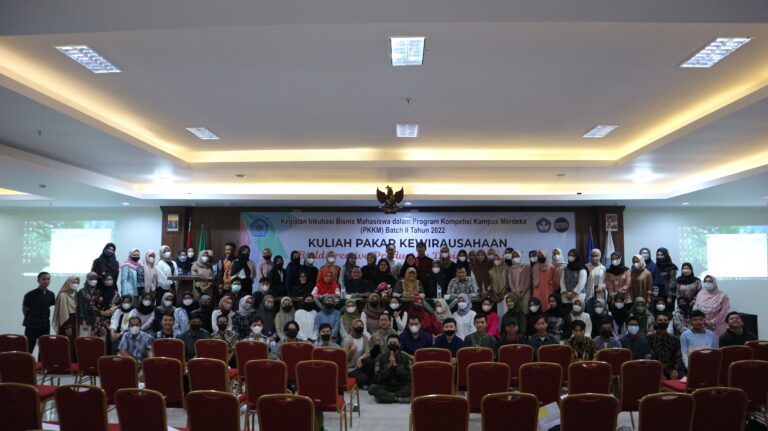 KEWIRAUSAHAAN: MENCIPTAKAN PRODUK, BUKAN MENGIKUTI PASAR