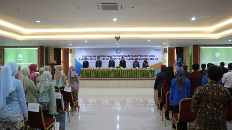 Sebanyak 120 Lulusan Mengikuti Upacara Pelepasan Wisudawan dan Wisudawati Periode Ke 38 Fakultas Ekonomi