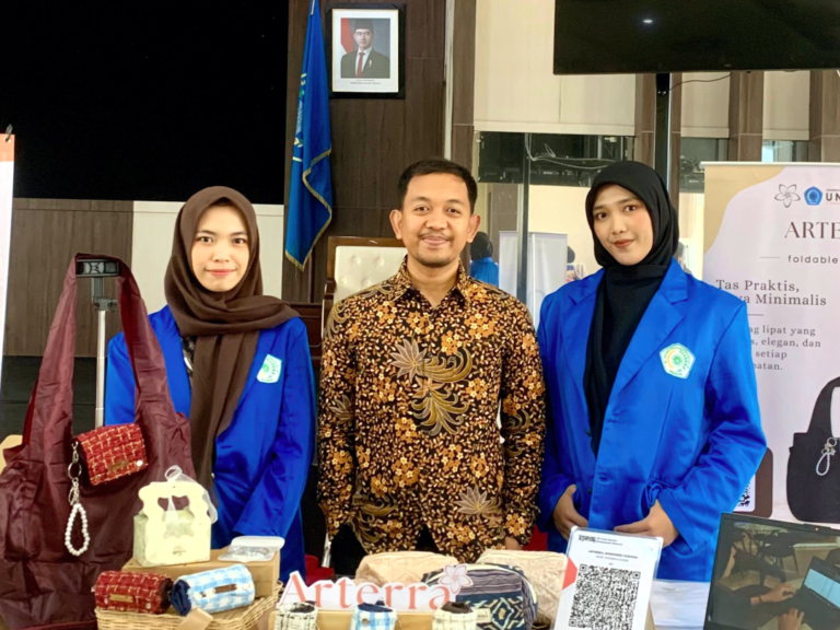 Tim Arterra Sabet Juara 1 Proposal Bisnis Fashion di Ajang MCBI 2026